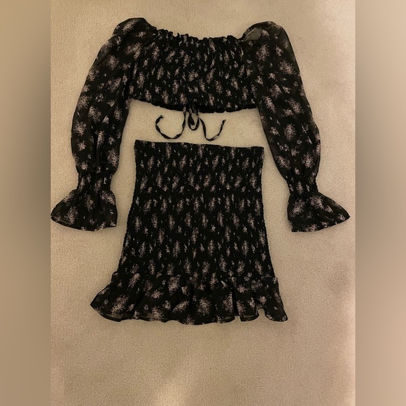 Almost Famous crop top and mini skirt set-medium NWOT - Picture 2 of 12